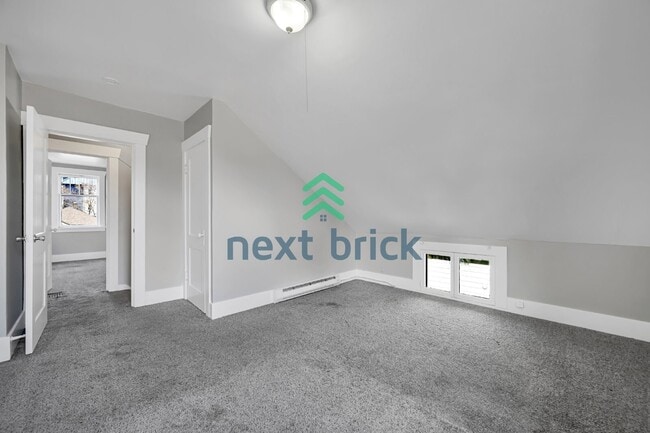 Building Photo - Charming 3-Bed Duplex in Renton - Spacious 1280 Sq Ft Haven!