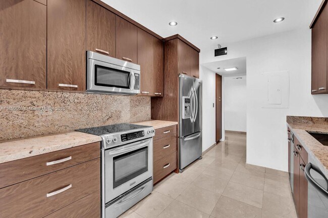 Building Photo - 19355 Turnberry Way