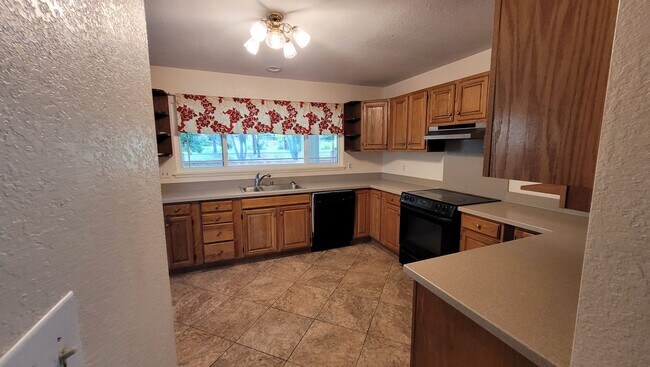 Building Photo - Spacious 5 Bedroom 3 Bath Duplex House w/ 2 car Garage and Gated Driveway in Mililani