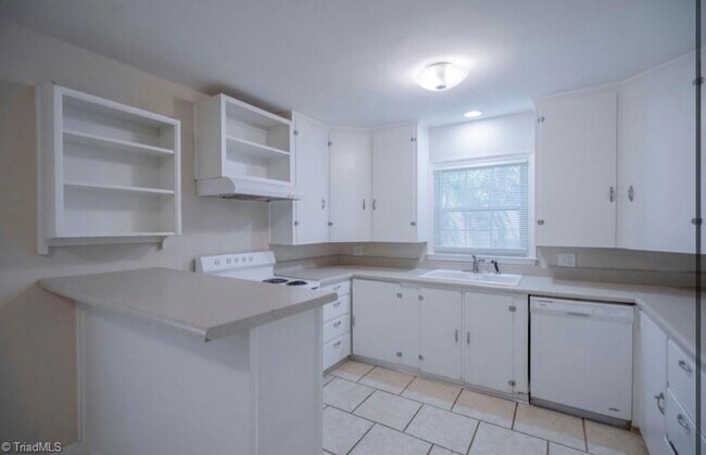 Building Photo - Beautiful 3/ 1 Home for Rent!