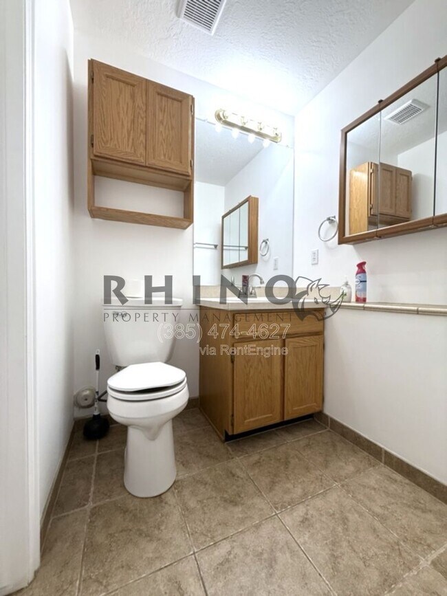Building Photo - 370 W 4900 S