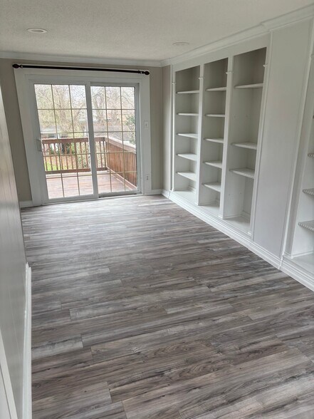 Building Photo - 1209 Covedale Ave