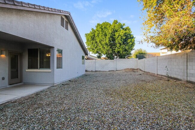 Building Photo - 14338 W Crocus Dr