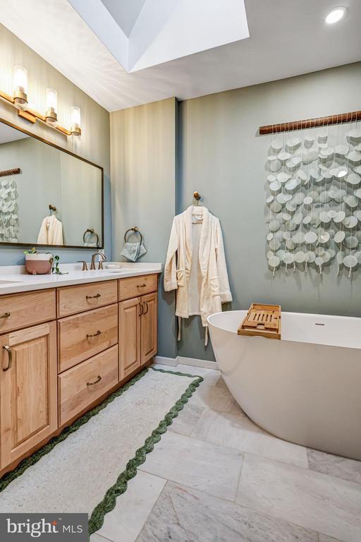 Building Photo - 1504 Wake Forest Dr