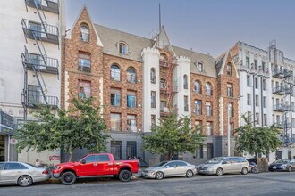 Building Photo - 751 Normandie Ave