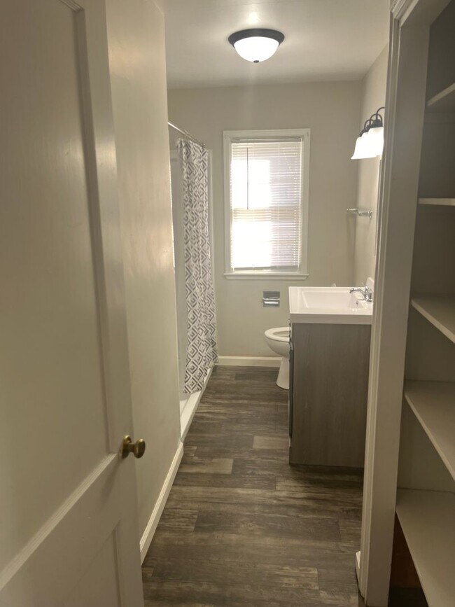 Building Photo - 3 Bedroom Home!