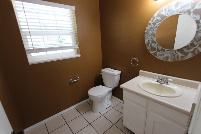 Building Photo - 5-Bedroom University Heights Gem – Privacy...