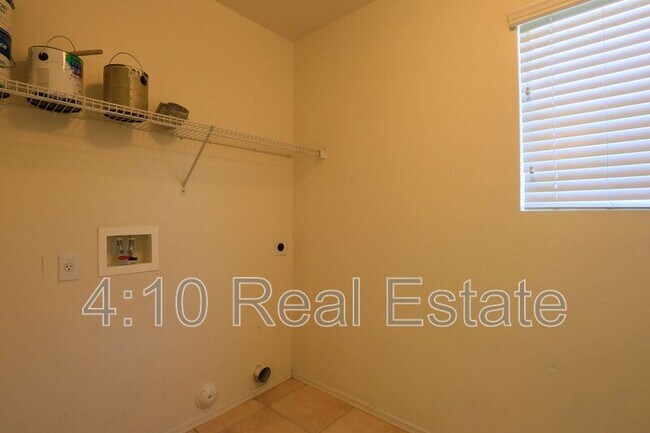 Building Photo - 2320 W Allens Peak Dr