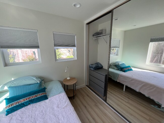 Building Photo - 632 S Rochester St