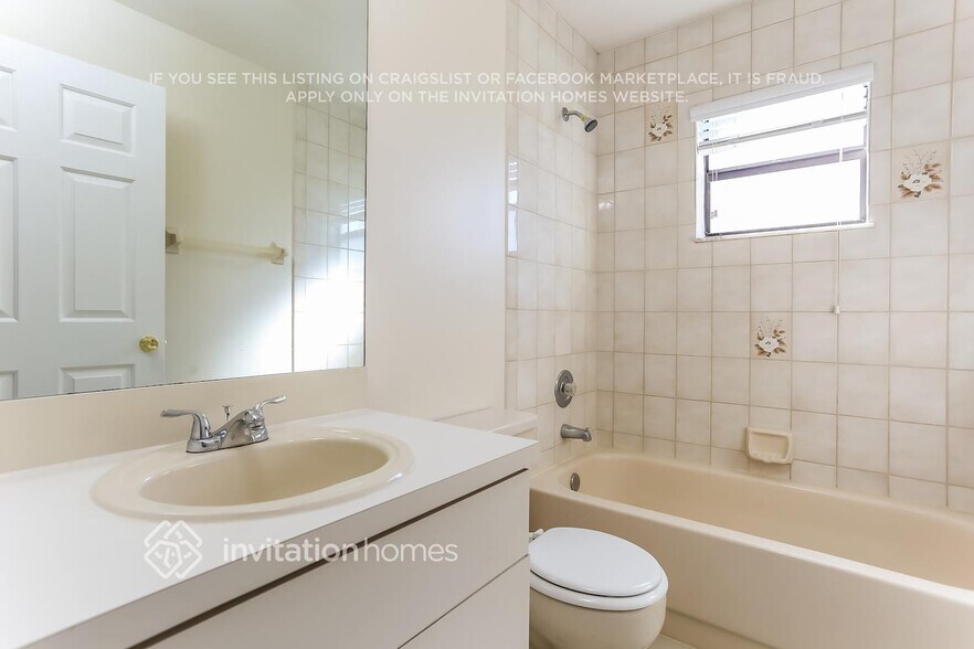 Building Photo - 6225 Mullin St