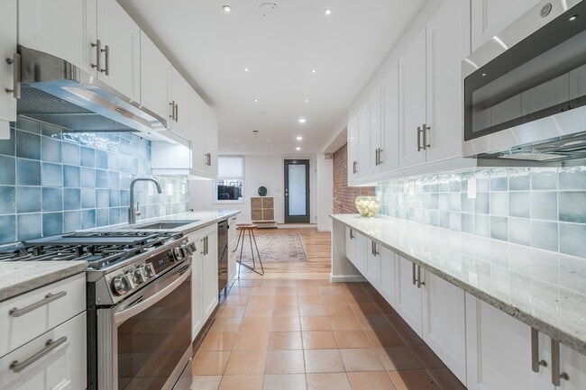 Building Photo - 209.5 4th St