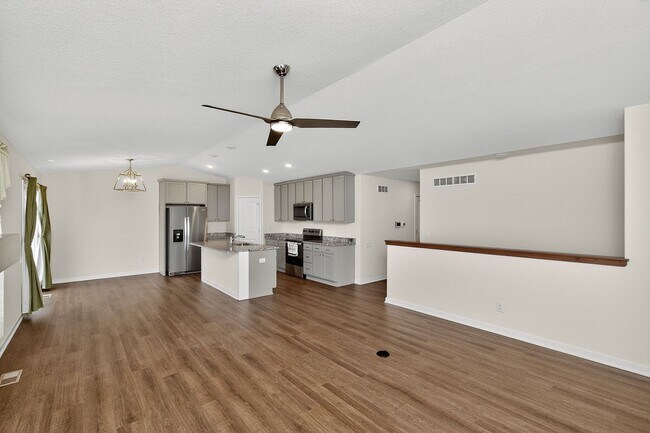 Building Photo - BEAUTIFUL CORNER LOT!! 3 Bedroom, 2 Bathroom Home in Des Moines!