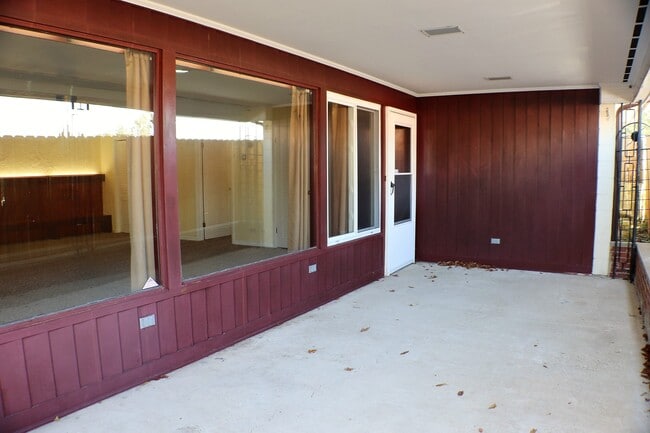 Building Photo - 109 Green Oak Dr