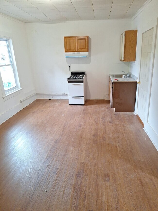 Building Photo - 205 Beecher St