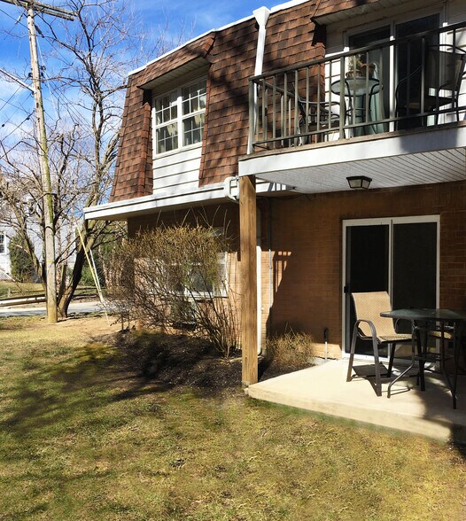 back patio - 321 -323 Shore Dr