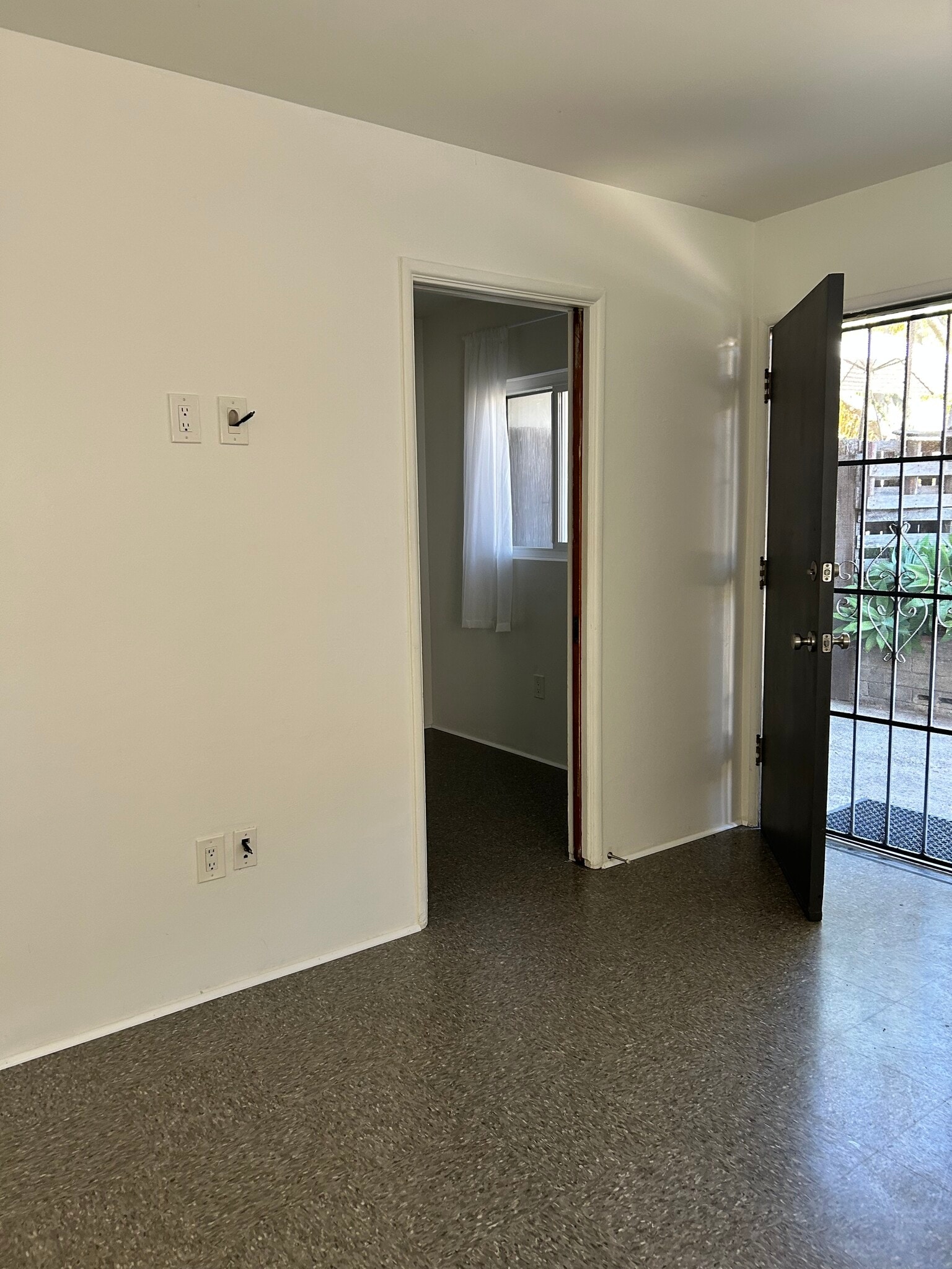Building Photo - 3666 Villa Ter