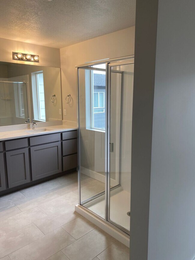Building Photo - 2 WEEKS FREE - New 4 Bed 3 Bath Townhome Available mid-July in American Fork!