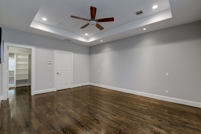 Building Photo - Beautiful 3 bedroom/3.5 bath Mediterranean...