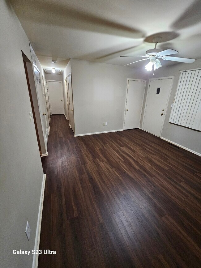 Building Photo - 3415 Emerald Dr