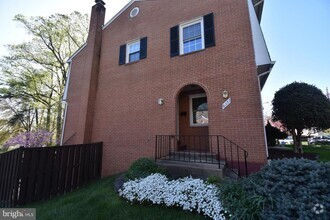 Building Photo - 8357 Thompson Rd