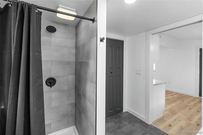 Building Photo - 1445 N Seymour Rd