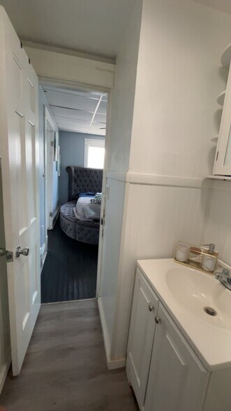 Building Photo - 3454 E 76th St