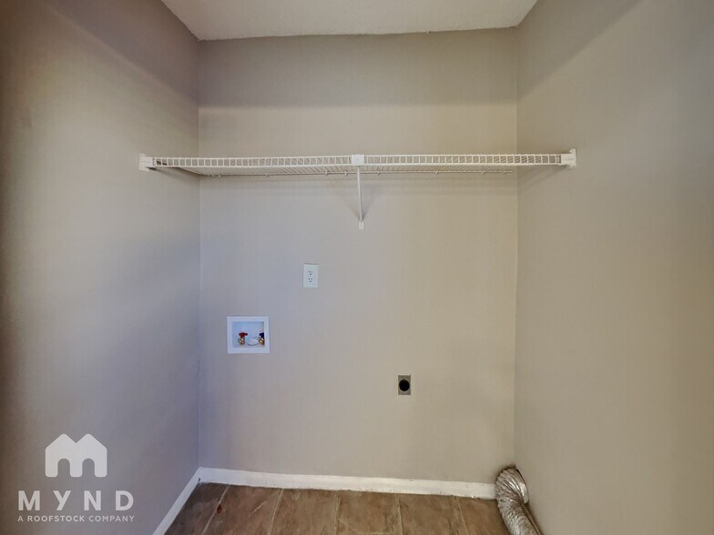 Building Photo - 712 Stillview Cir