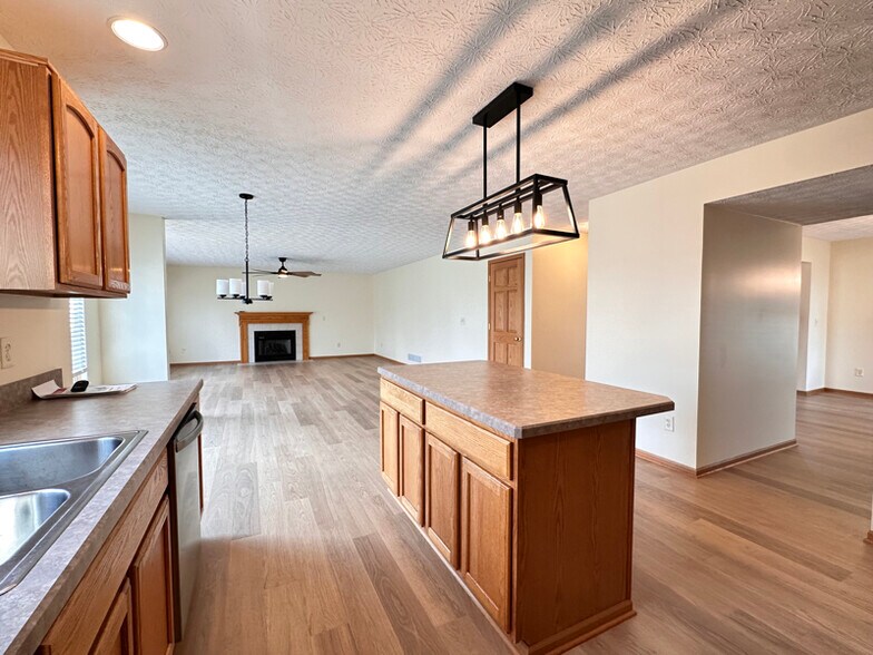 Building Photo - 1553 Grove Hill Dr