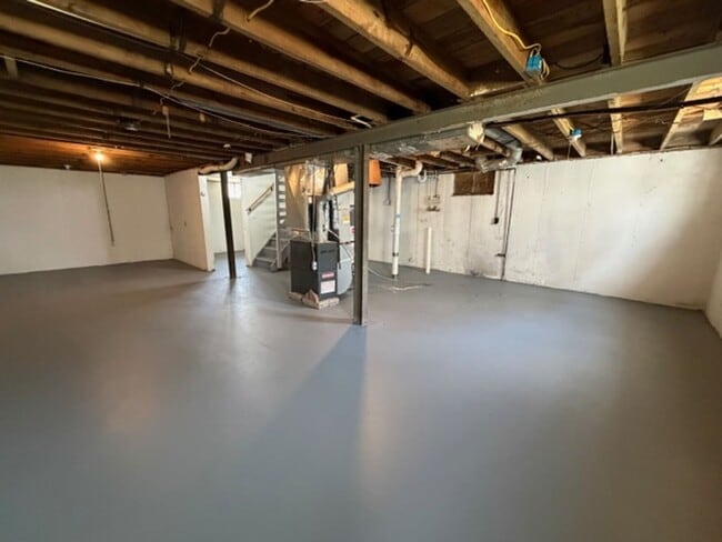 Building Photo - Lovely 3 Bedroom / 1 Bath for Rent - Section 8 Welcome