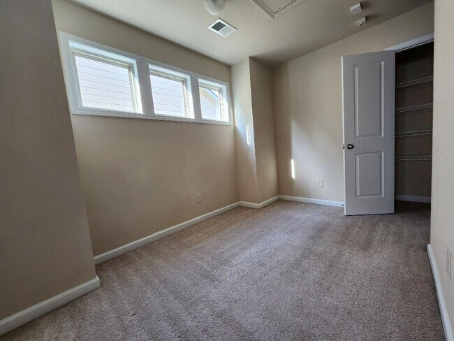 Building Photo - 229 Privet Cir