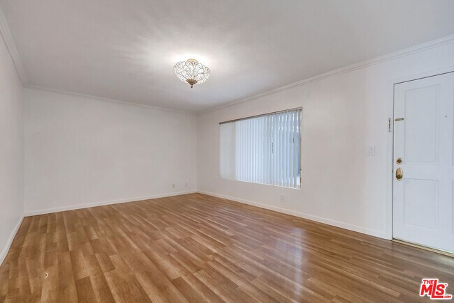 Building Photo - 2308 Schader Dr