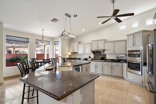 Building Photo - 10060 E Emerald Dr