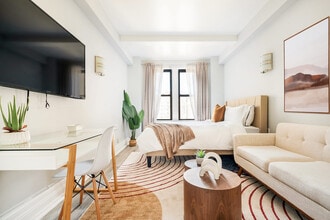 Building Photo - 240 W 73rd St