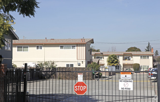 Building Photo - Georgia Lane Townhomes