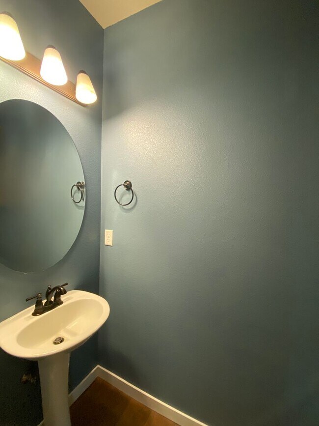 Building Photo - Spacious 3-Bedroom Home with Bonus Room in...
