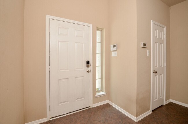Building Photo - 3307 Home Point Dr