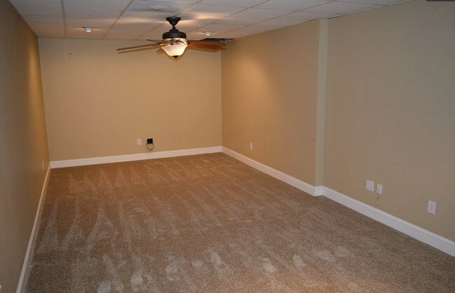 Building Photo - 130 Adam Ridge Ln