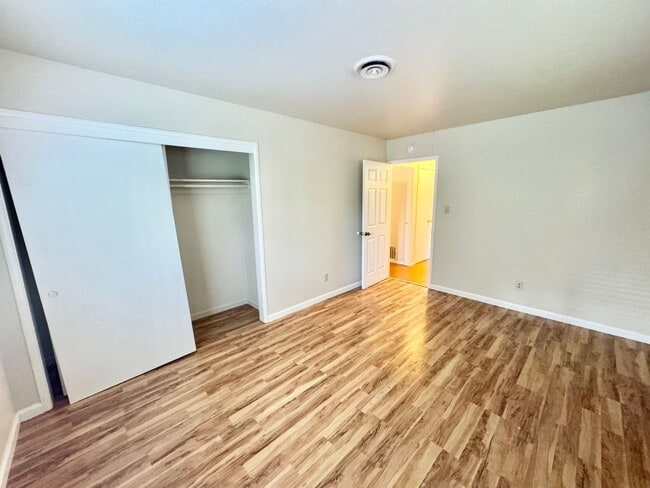 Building Photo - 604 Radcliffe Dr