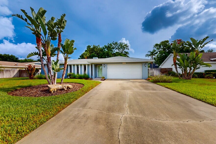 Building Photo - 1231 De Narvaez Ave