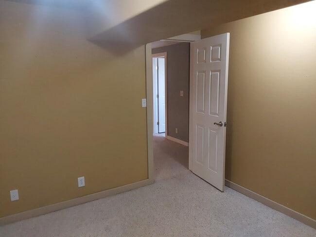 Building Photo - 611 Cornerstone Dr