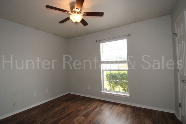 Building Photo - Walker Place Beauty