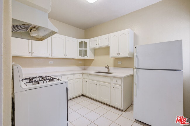 Building Photo - 1492 Silver Lake Blvd