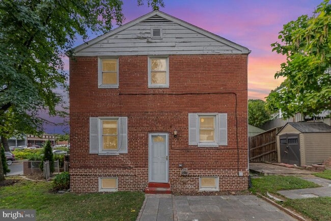 Building Photo - 3729 S Four Mile Run Dr