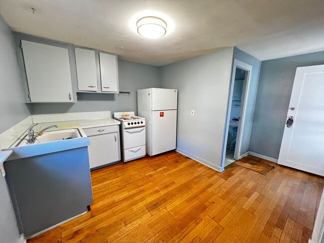 Building Photo - 309 S 33rd St