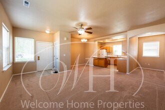 Building Photo - Spacious And Modern 3 Bedroom Home