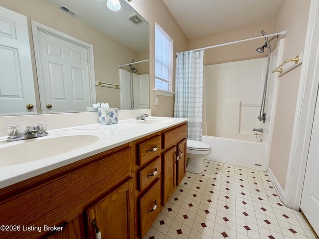 Building Photo - 8202 Glenway Ct