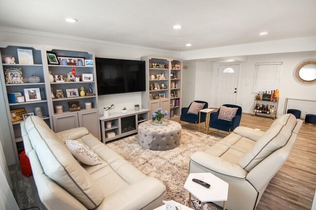 Building Photo - 6946 Pampas Way