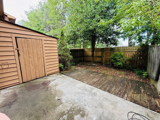 Building Photo - 931 Lora Ln