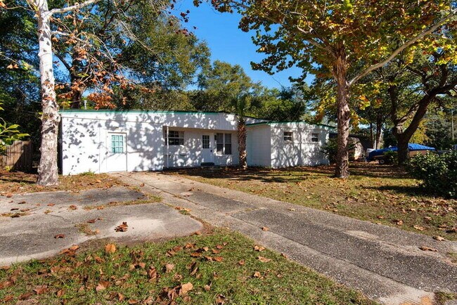Building Photo - "Charming 3-Bedroom Home in Fort Walton Beach!"
