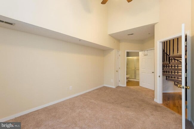 Building Photo - 2013 Warners Terrace S